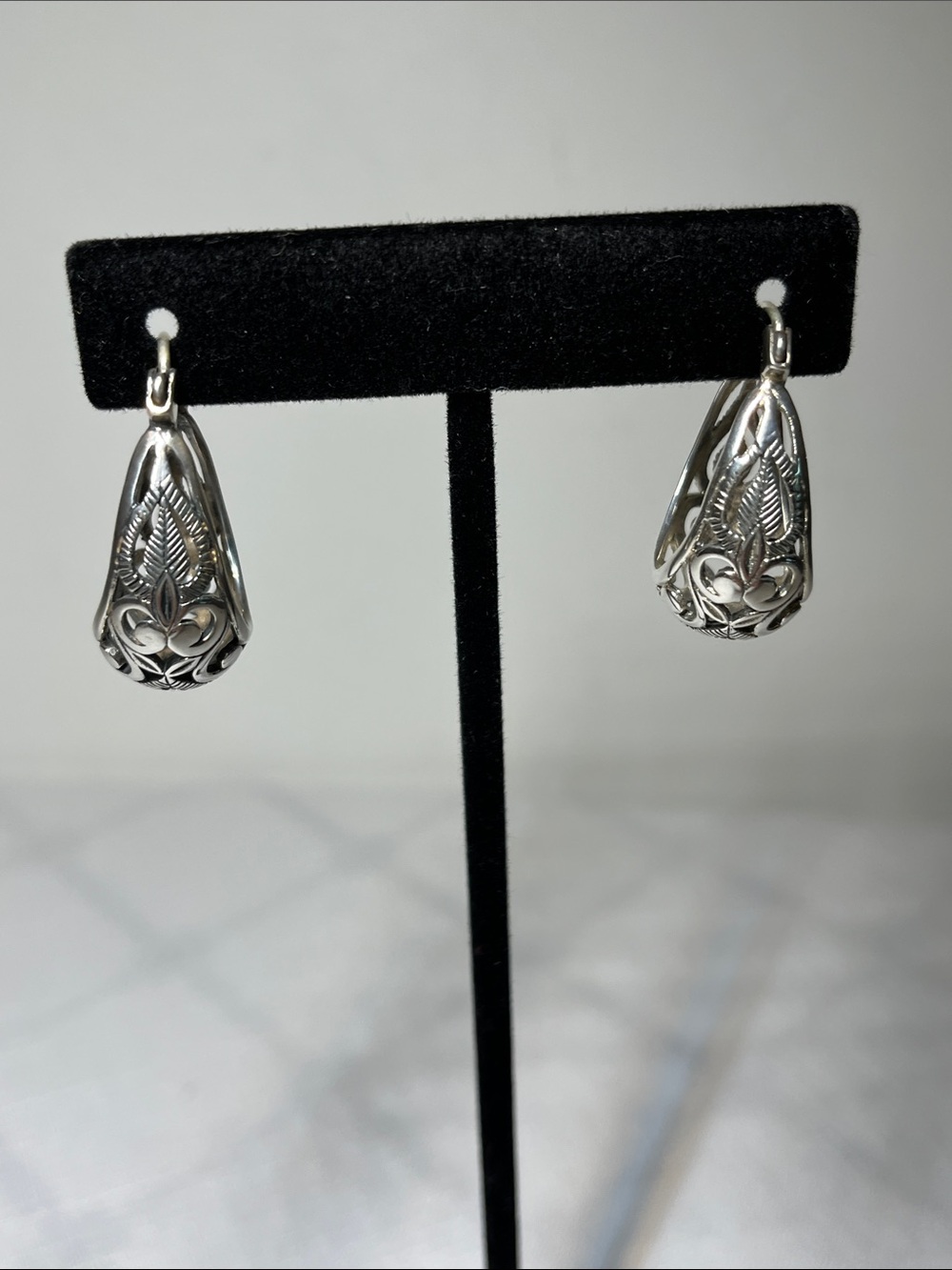 SILPADA 925 Silver Filigree Teardrop Earrings
Larger size
Stamped